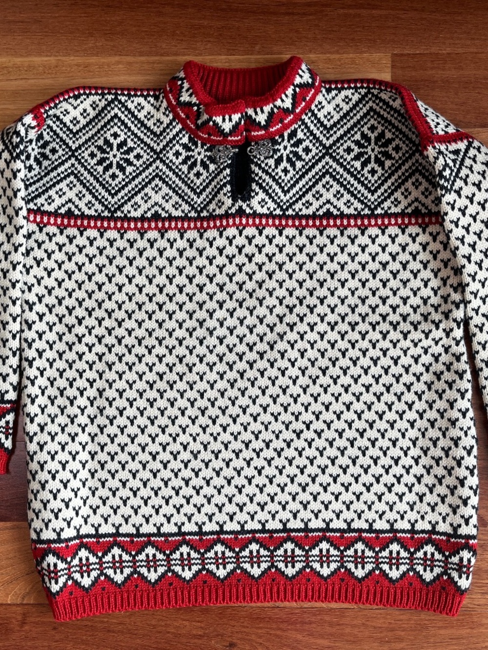 Vintage Dale of Norway sweater for petite adult